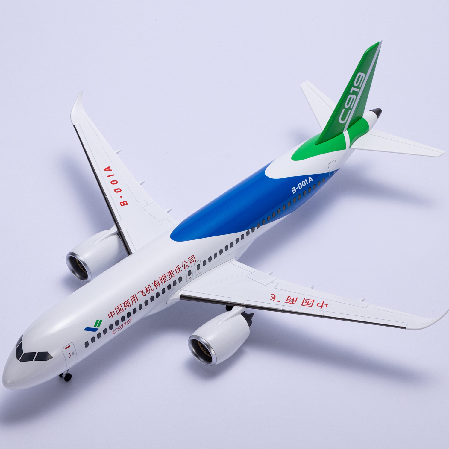 C919 commercial aircraft model 1:100 C919 commercial aircraft model 1:100