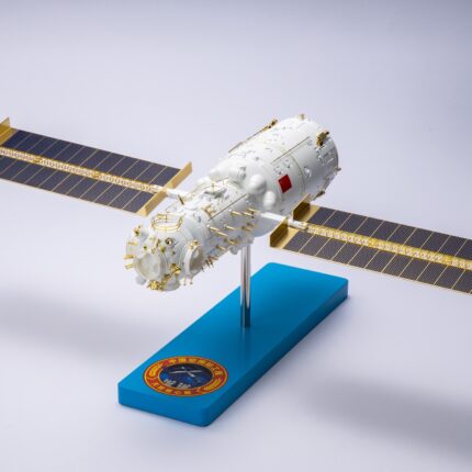 1:50 scale Tianhe Core Module model